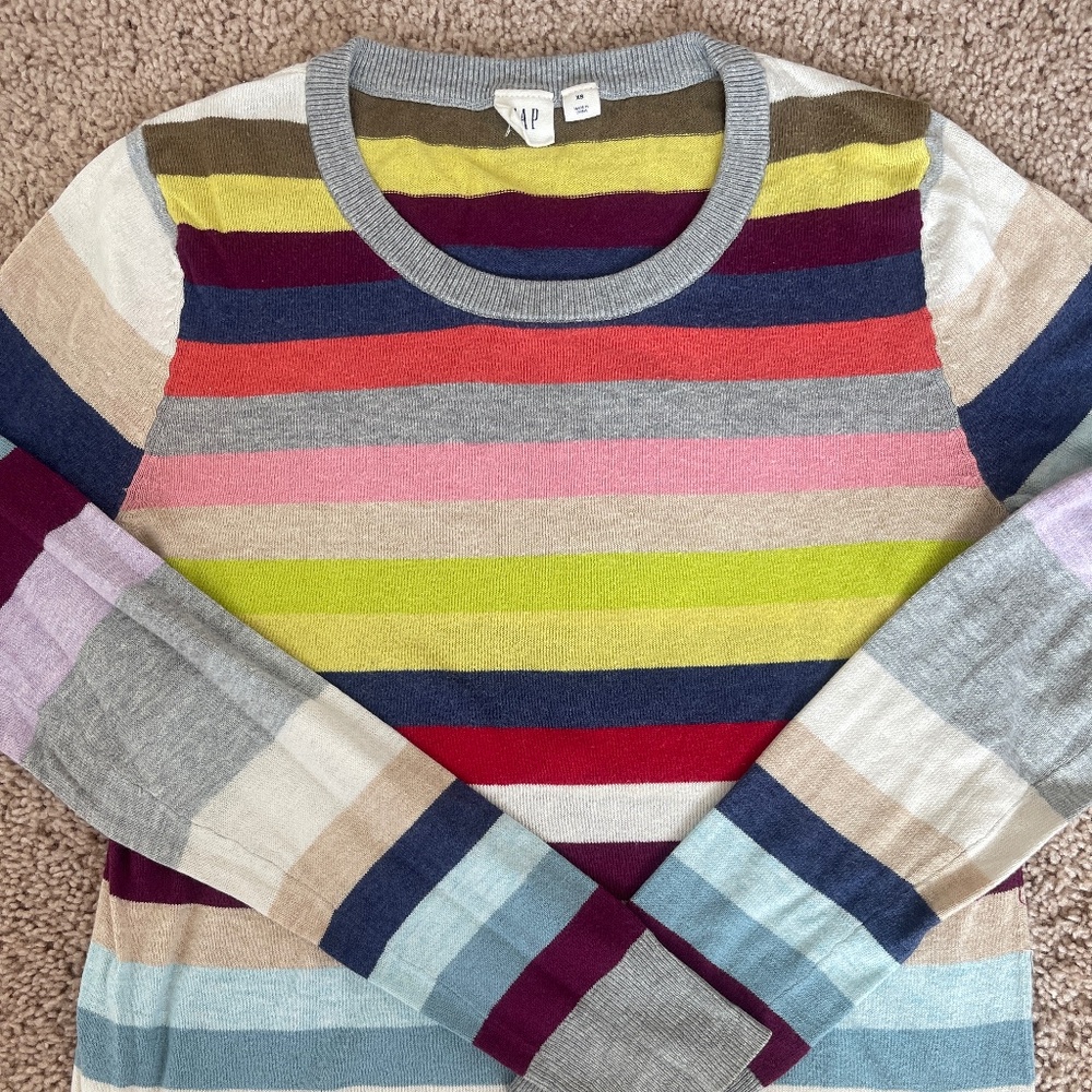 Gap women color stripped sweater size xs